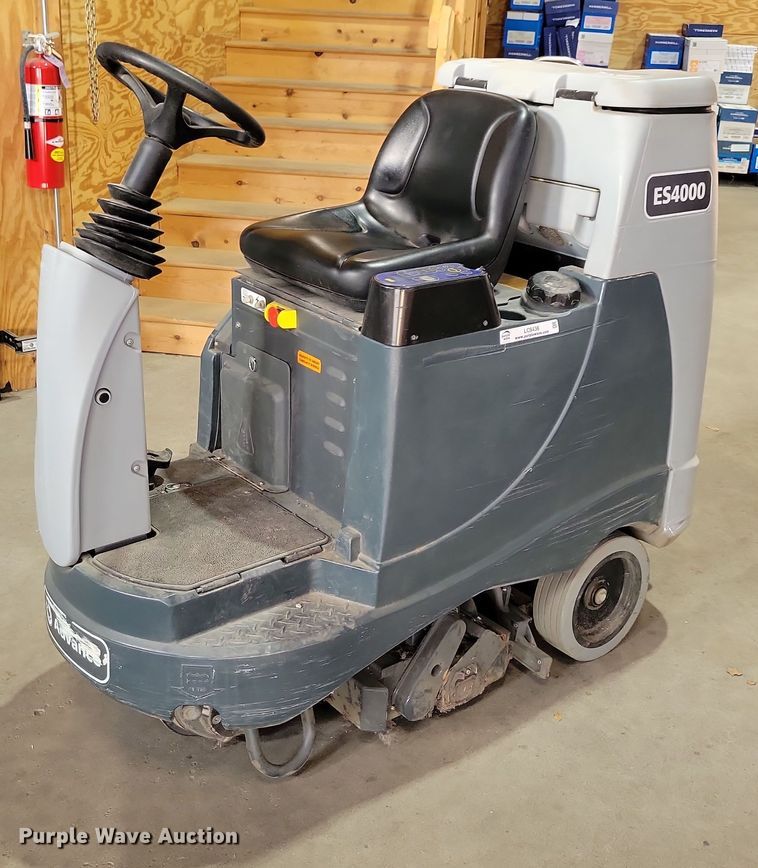 image for item LC9436 Nilfisk ES4000  carpet extractor