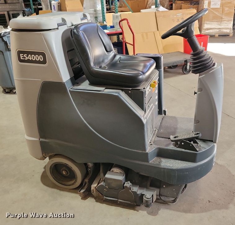 image for item LC9436 Nilfisk ES4000  carpet extractor