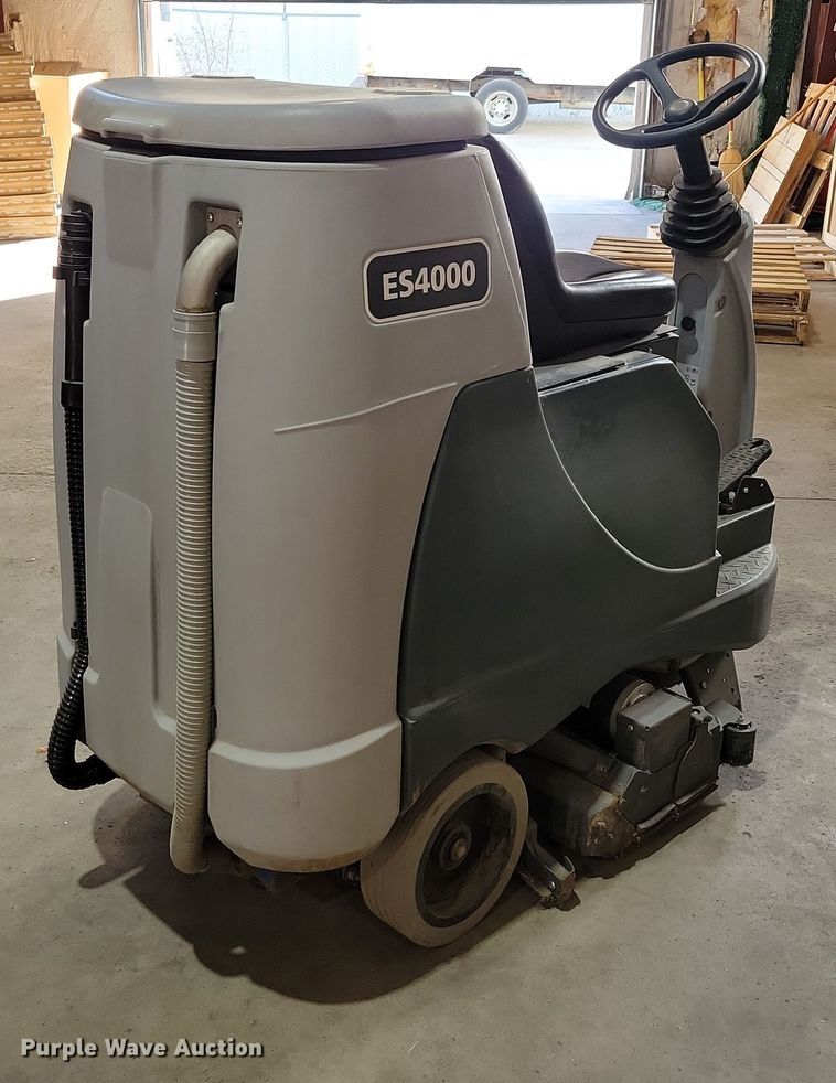 image for item LC9436 Nilfisk ES4000  carpet extractor