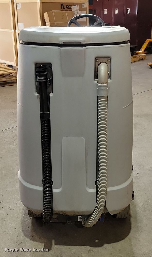 image for item LC9436 Nilfisk ES4000  carpet extractor