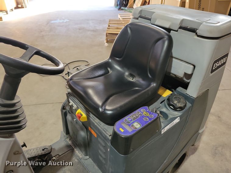 image for item LC9436 Nilfisk ES4000  carpet extractor
