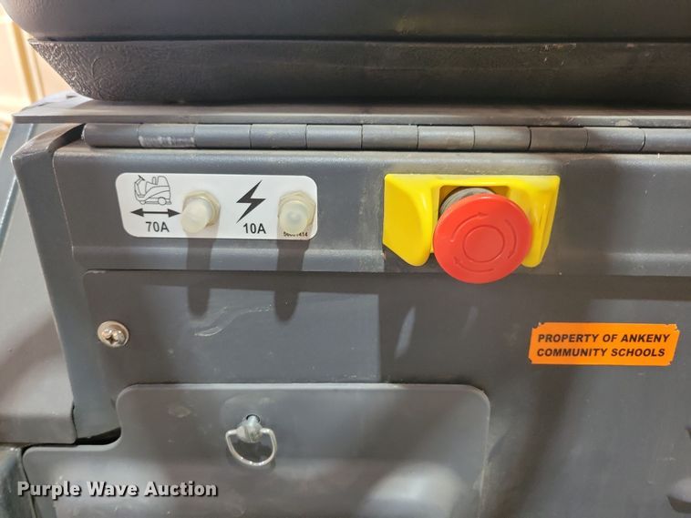 image for item LC9436 Nilfisk ES4000  carpet extractor