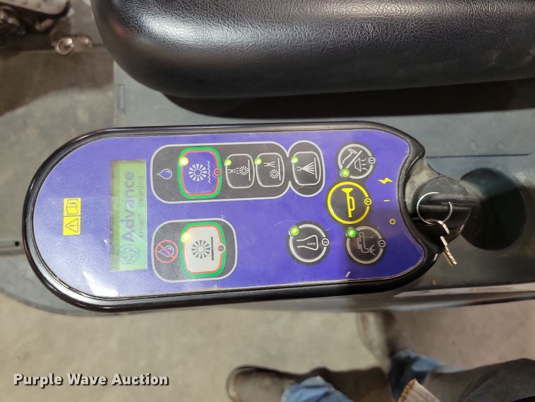 image for item LC9436 Nilfisk ES4000  carpet extractor