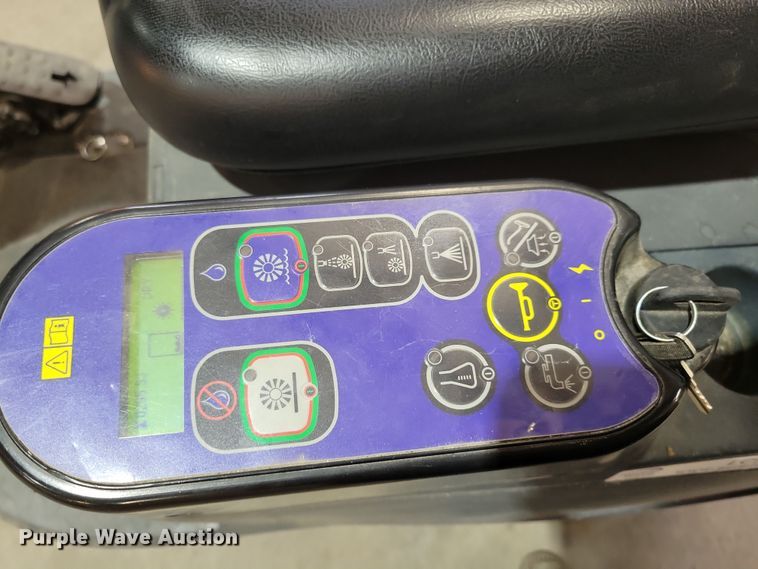 image for item LC9436 Nilfisk ES4000  carpet extractor