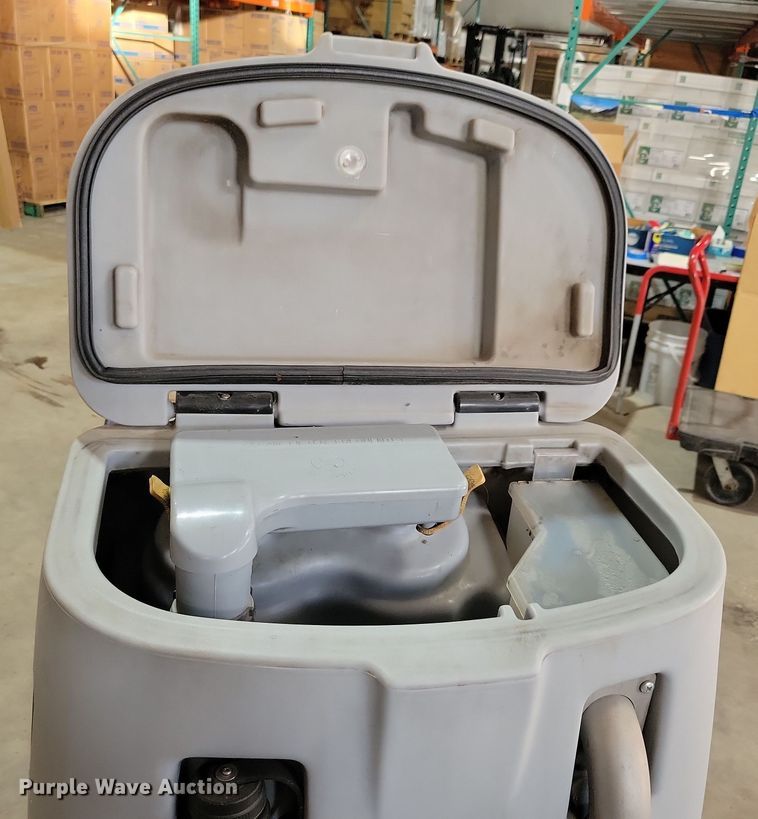 image for item LC9436 Nilfisk ES4000  carpet extractor