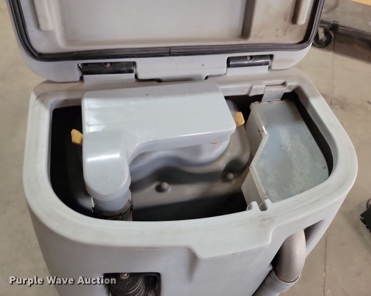 image for item LC9436 Nilfisk ES4000  carpet extractor