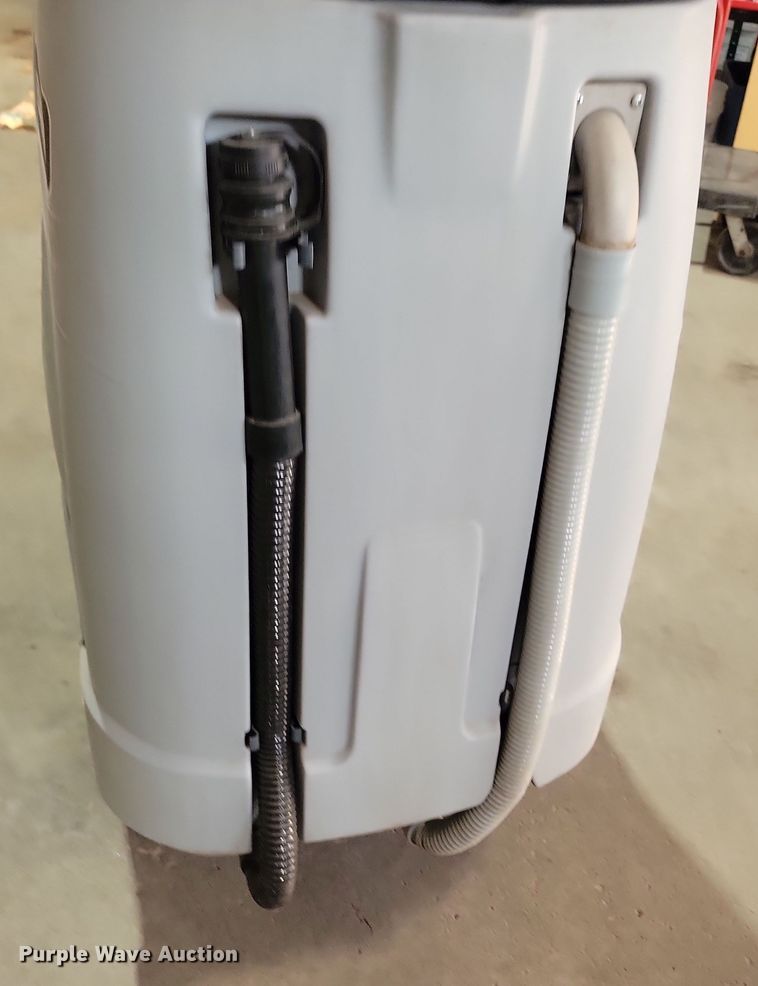 image for item LC9436 Nilfisk ES4000  carpet extractor