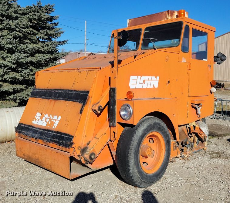 image for item LC9465 Elgin Pelican  sweeper