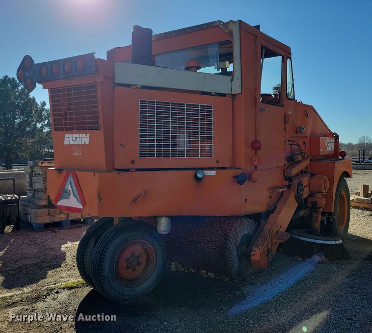 image for item LC9465 Elgin Pelican  sweeper