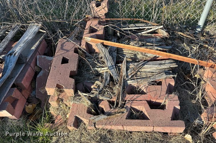 image for item LK9656 Approximately (80) bricks