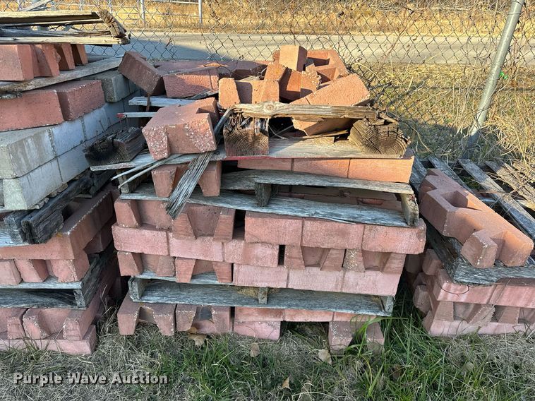 image for item LK9656 Approximately (80) bricks