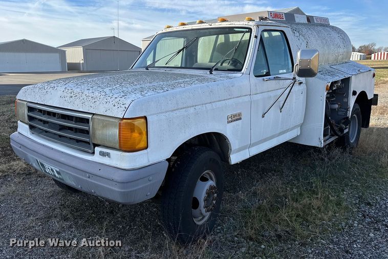 image for item LK9668 1989 Ford F450 Super Duty  fuel truck