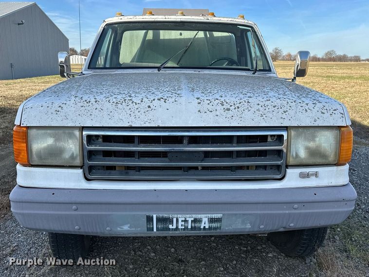 image for item LK9668 1989 Ford F450 Super Duty  fuel truck