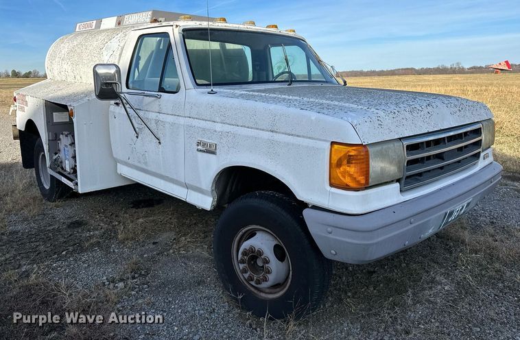 image for item LK9668 1989 Ford F450 Super Duty  fuel truck