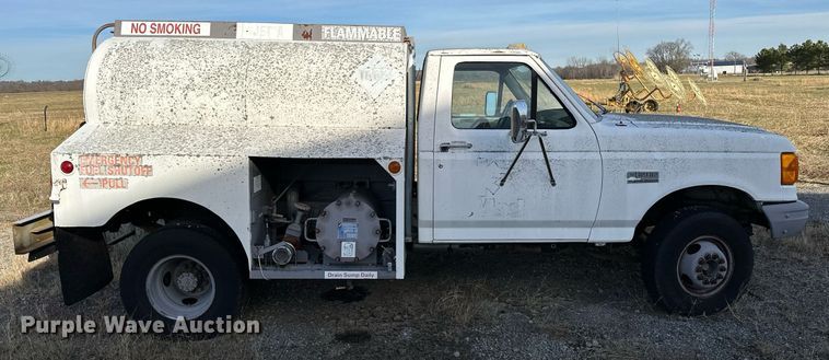 image for item LK9668 1989 Ford F450 Super Duty  fuel truck