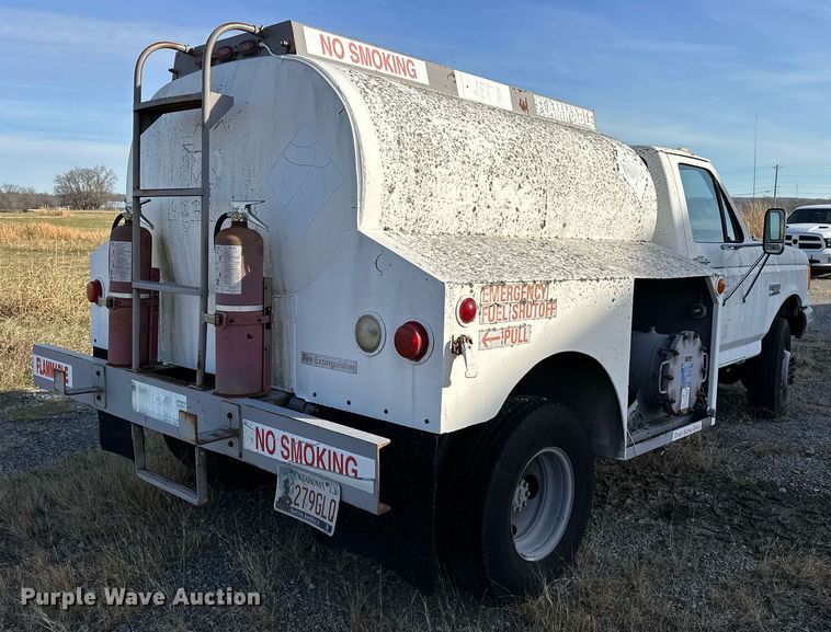 image for item LK9668 1989 Ford F450 Super Duty  fuel truck