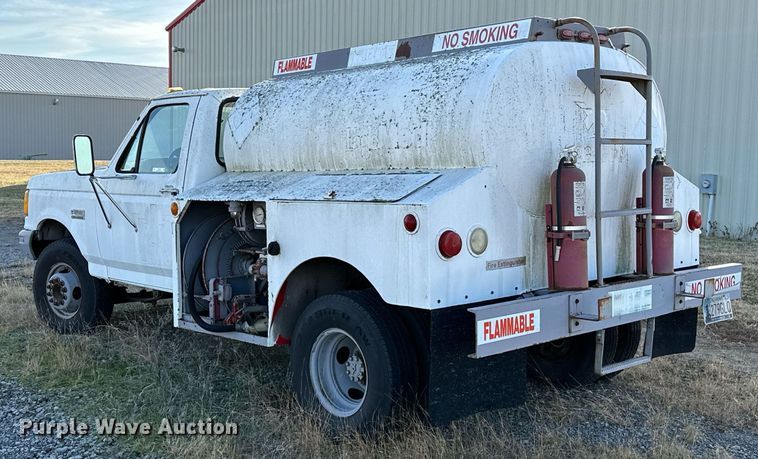 image for item LK9668 1989 Ford F450 Super Duty  fuel truck