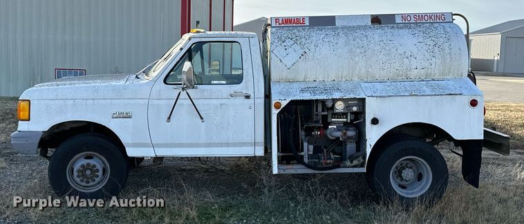 image for item LK9668 1989 Ford F450 Super Duty  fuel truck