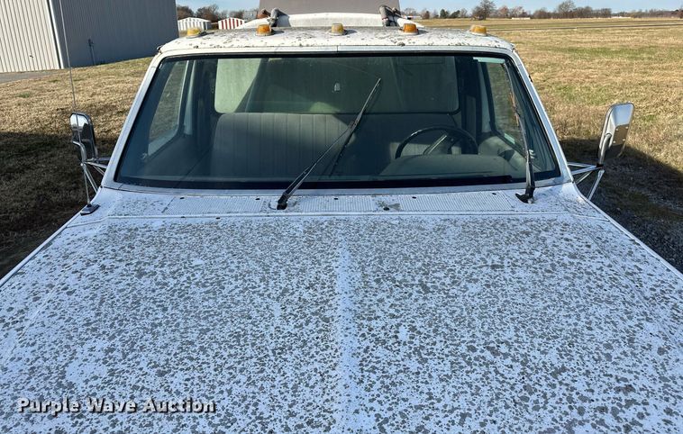 image for item LK9668 1989 Ford F450 Super Duty  fuel truck