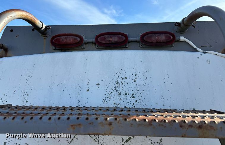 image for item LK9668 1989 Ford F450 Super Duty  fuel truck