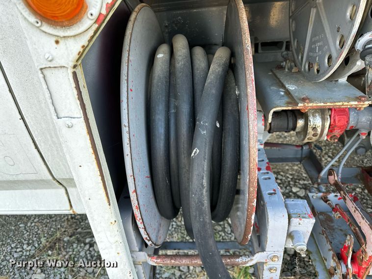 image for item LK9668 1989 Ford F450 Super Duty  fuel truck