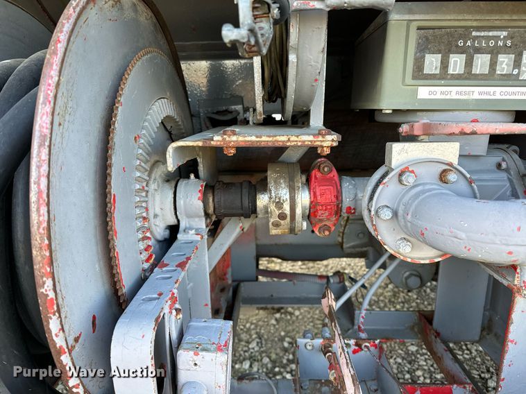 image for item LK9668 1989 Ford F450 Super Duty  fuel truck