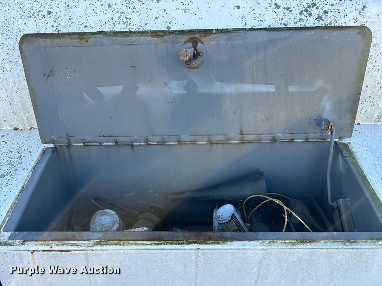 image for item LK9668 1989 Ford F450 Super Duty  fuel truck