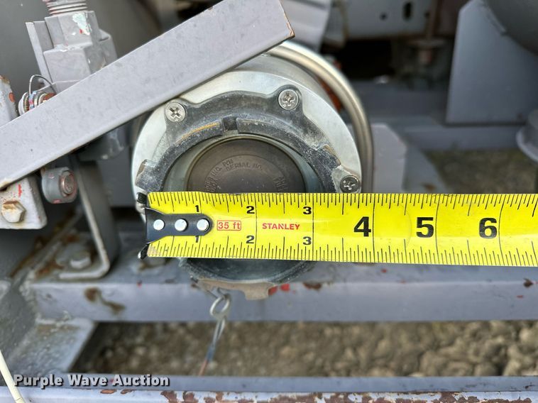 image for item LK9668 1989 Ford F450 Super Duty  fuel truck