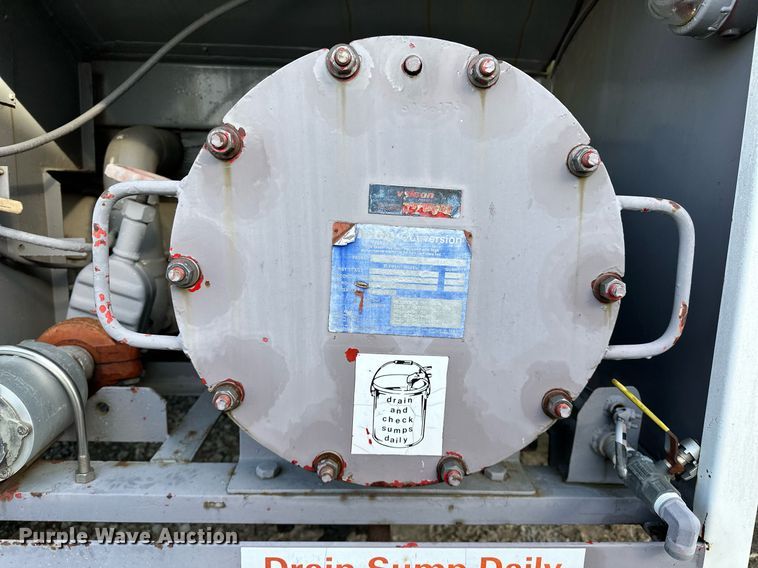 image for item LK9668 1989 Ford F450 Super Duty  fuel truck