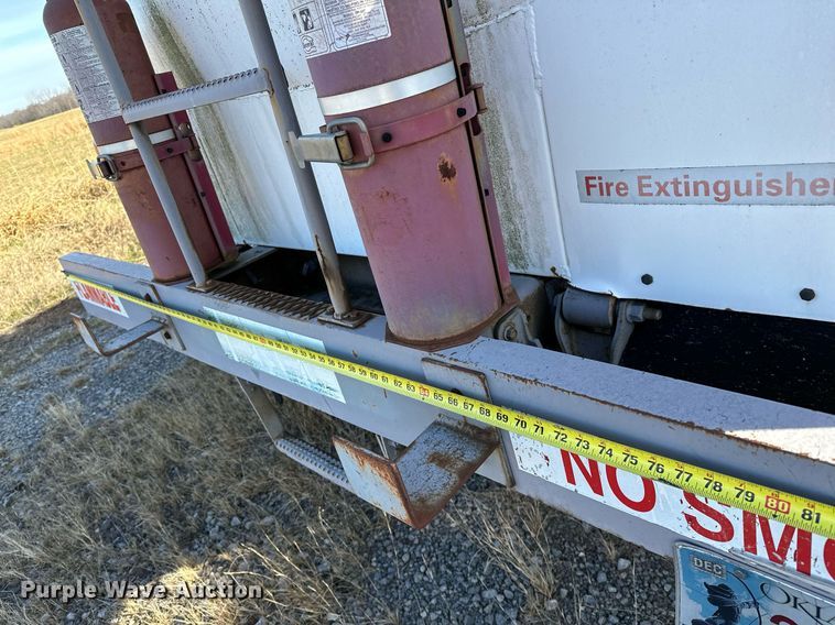 image for item LK9668 1989 Ford F450 Super Duty  fuel truck