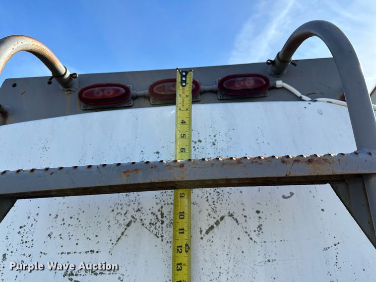 image for item LK9668 1989 Ford F450 Super Duty  fuel truck