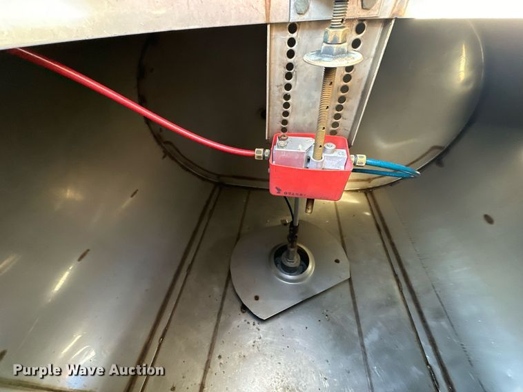 image for item LK9668 1989 Ford F450 Super Duty  fuel truck