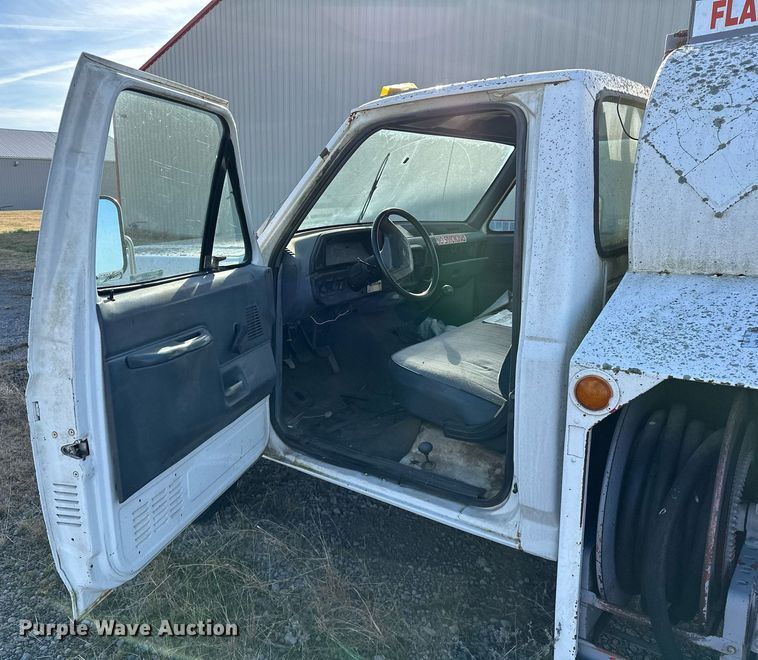 image for item LK9668 1989 Ford F450 Super Duty  fuel truck