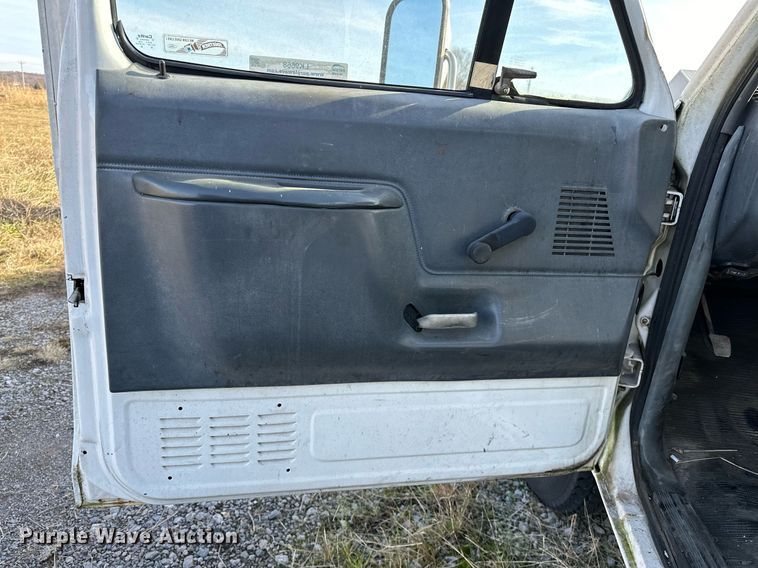 image for item LK9668 1989 Ford F450 Super Duty  fuel truck