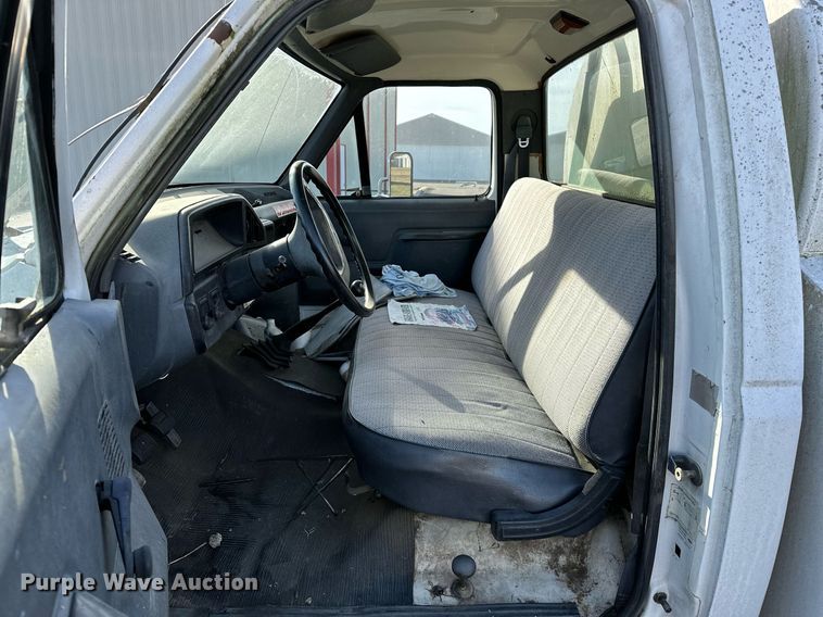 image for item LK9668 1989 Ford F450 Super Duty  fuel truck