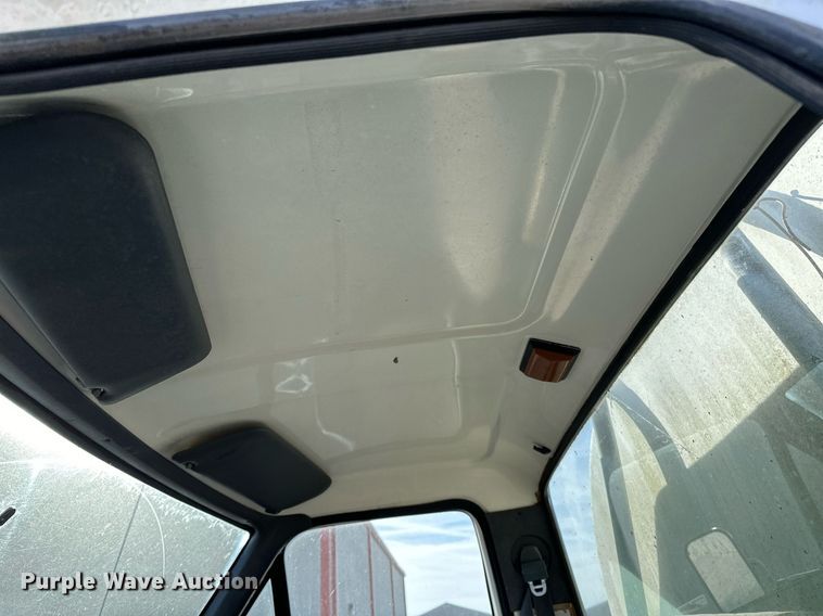 image for item LK9668 1989 Ford F450 Super Duty  fuel truck