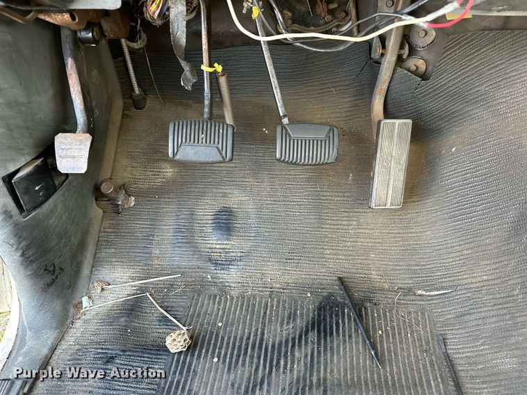 image for item LK9668 1989 Ford F450 Super Duty  fuel truck