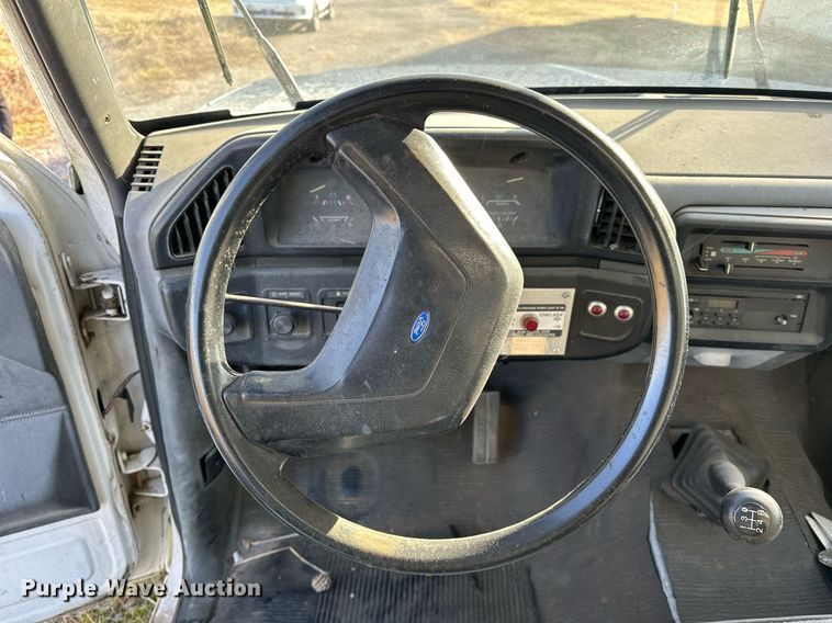 image for item LK9668 1989 Ford F450 Super Duty  fuel truck