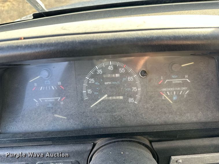 image for item LK9668 1989 Ford F450 Super Duty  fuel truck