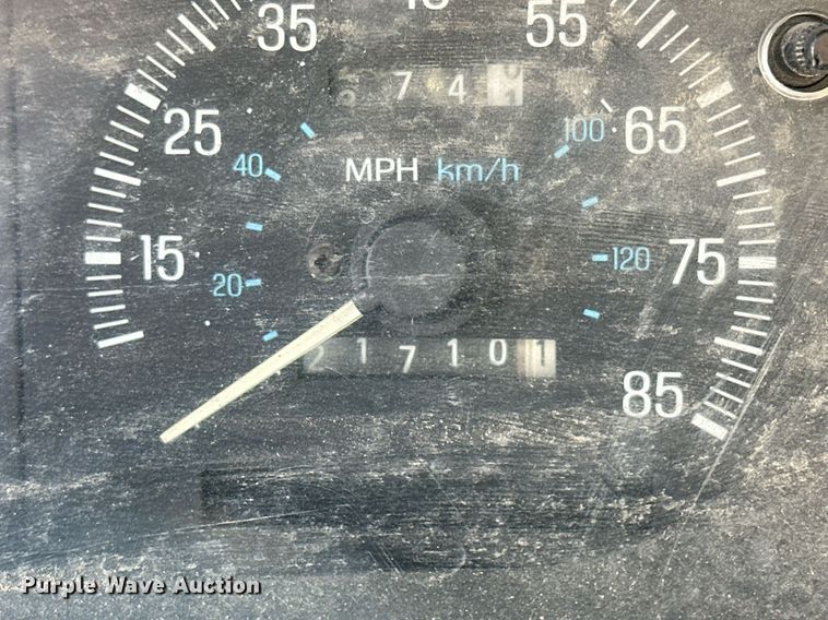 image for item LK9668 1989 Ford F450 Super Duty  fuel truck