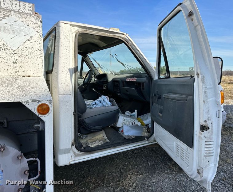 image for item LK9668 1989 Ford F450 Super Duty  fuel truck