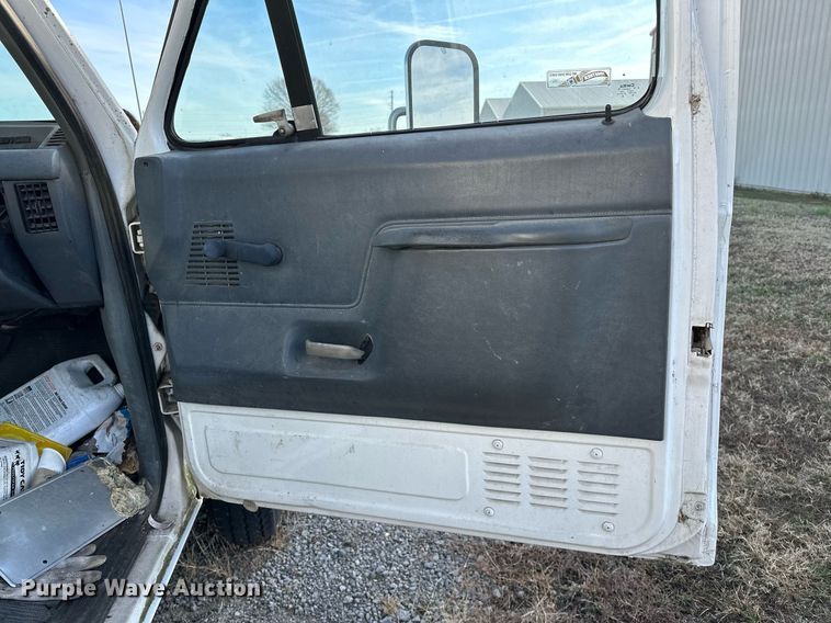 image for item LK9668 1989 Ford F450 Super Duty  fuel truck