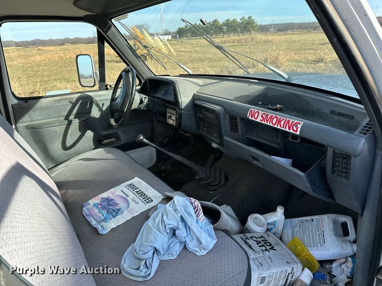 image for item LK9668 1989 Ford F450 Super Duty  fuel truck