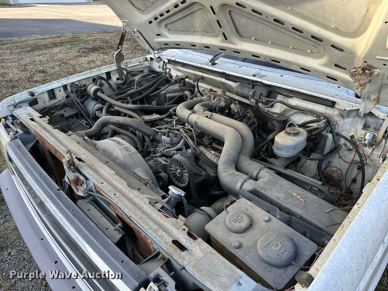 image for item LK9668 1989 Ford F450 Super Duty  fuel truck