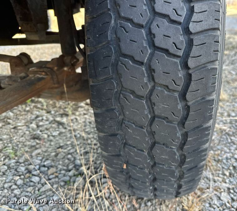 image for item LK9668 1989 Ford F450 Super Duty  fuel truck