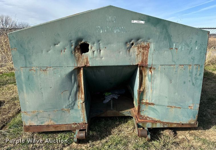 image for item LK9674 Roll-off dumpster