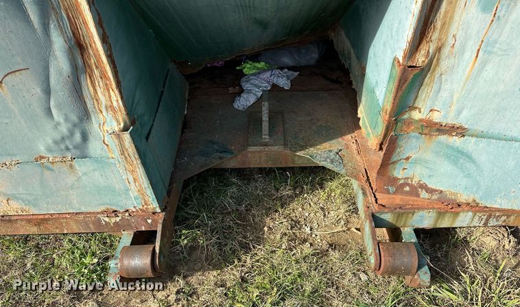 image for item LK9674 Roll-off dumpster