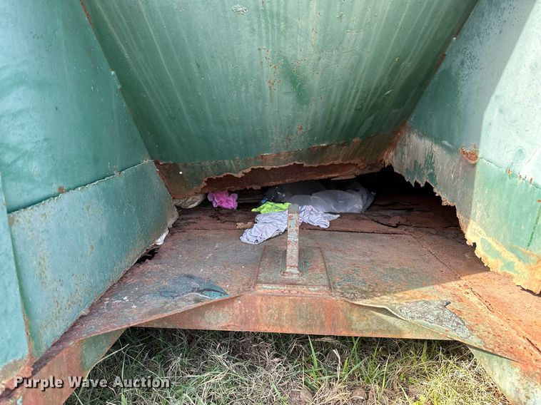 image for item LK9674 Roll-off dumpster