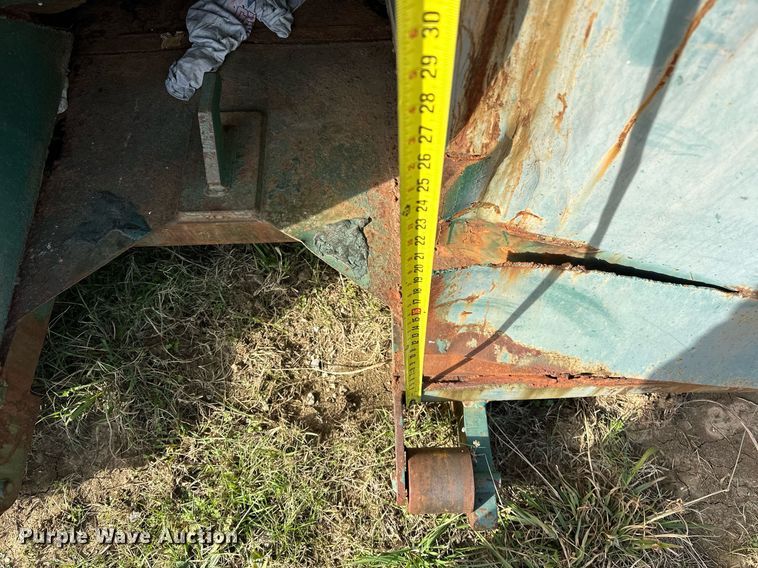 image for item LK9674 Roll-off dumpster