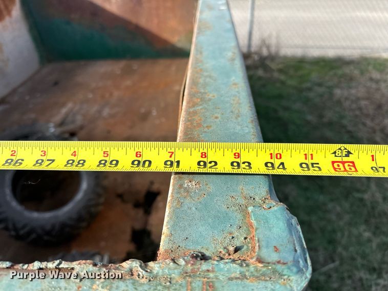 image for item LK9675 Roll-off dumpster